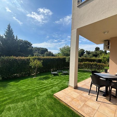 Apartment Punta Premantura E With Garden Exteriör bild