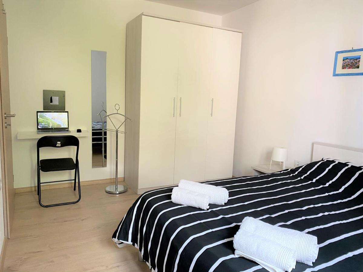 Apartment Punta Premantura E With Garden Exteriör bild