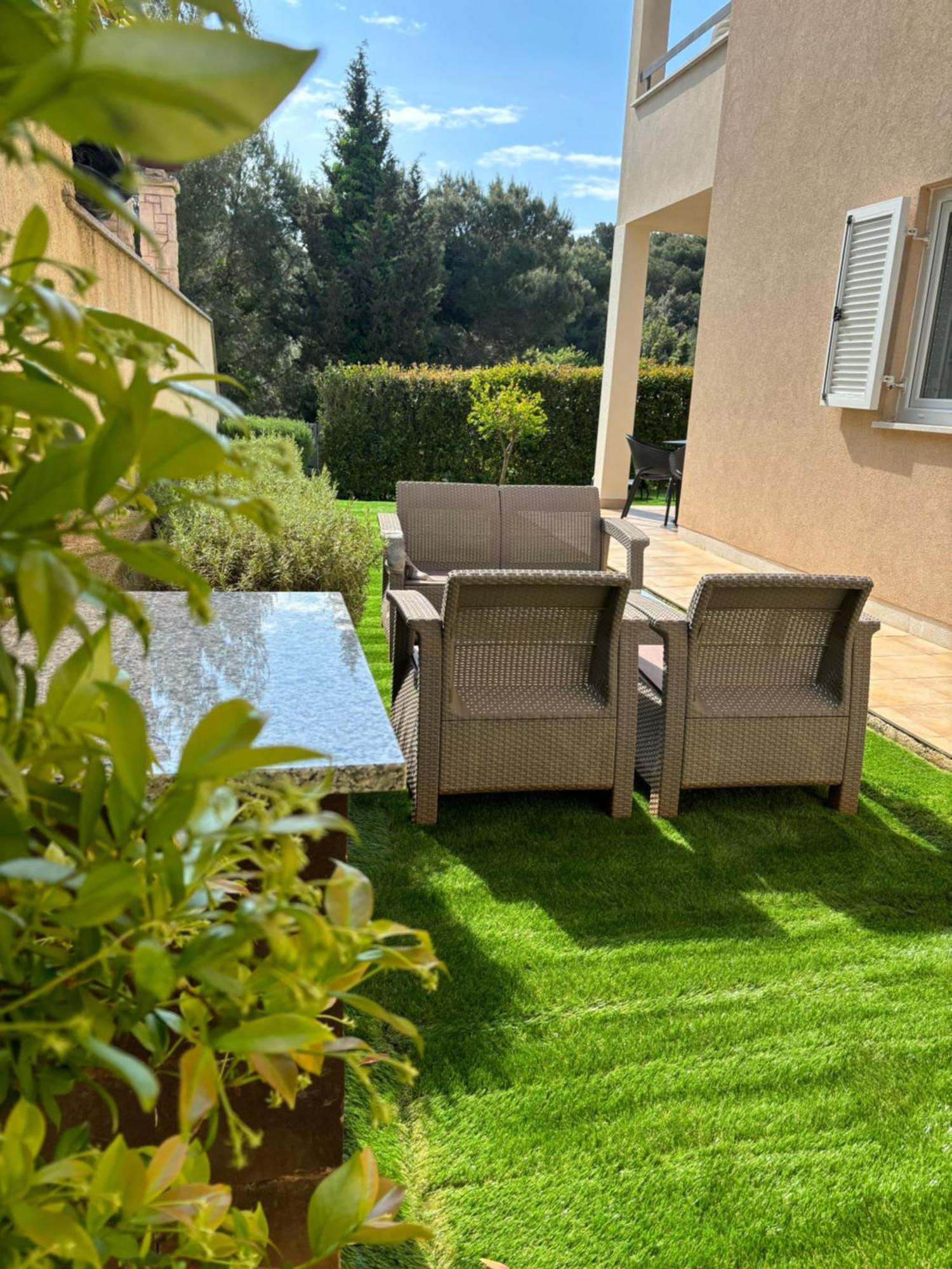 Apartment Punta Premantura E With Garden Exteriör bild