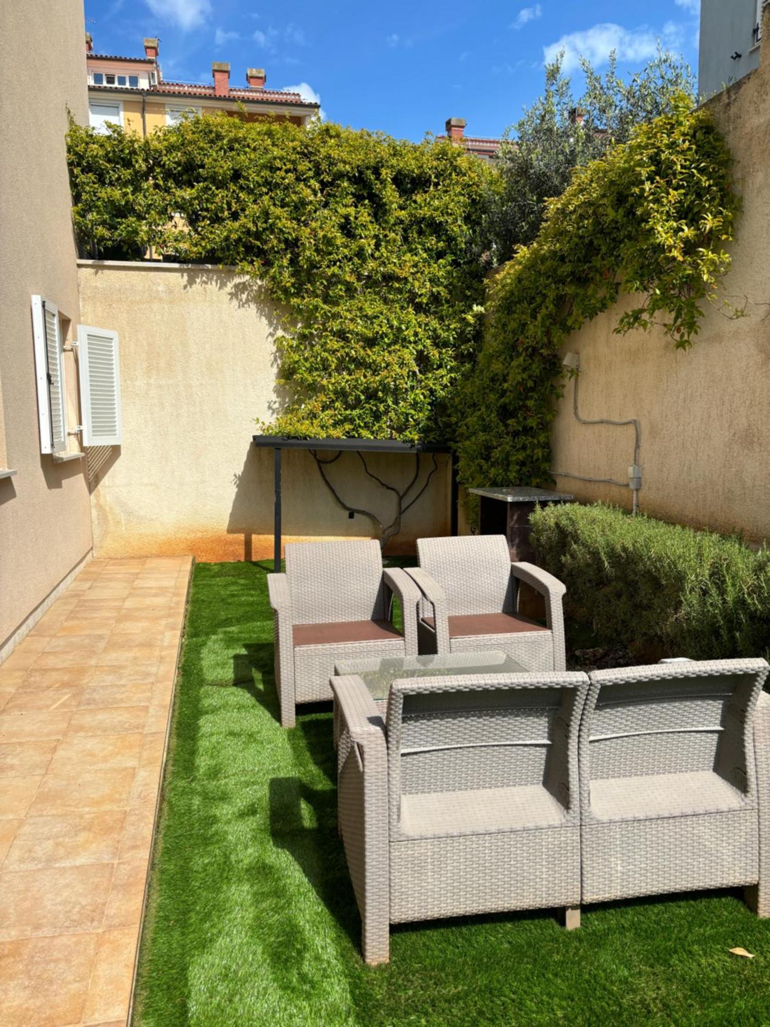 Apartment Punta Premantura E With Garden Exteriör bild